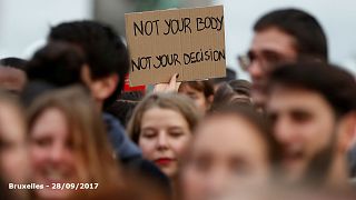 Belgique : une campagne pour “sortir”  l’IVG du code pénal