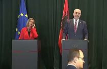 Bruselas propone iniciar negociaciones de adhesión con Albania y Macedonia