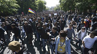 Bársonyos forradalmat hirdettek Örményországban