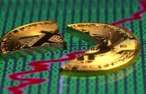 هروب أكبر سارقي عملة بيتكوين من سجن في ايسلندا بطائرة رئيسة الوزراء!