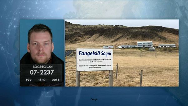 Ein Foto von Sindri Thor Stefansson sowie dem Gefängnis Ein Foto von Sindri Thor Stefansson sowie dem Gefängnis