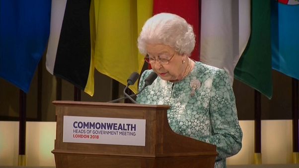 Commonwealth: la Regina "raccomanda" il figlio Carlo Commonwealth: la Regina "raccomanda" il figlio Carlo