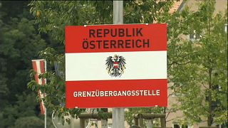 Австрия отнимет у мигрантов телефоны
