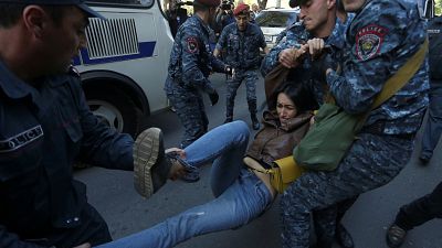 Задержание протестующих в Ереване