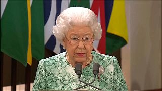 Isabel II aboga por su hijo ante la Commonwealth