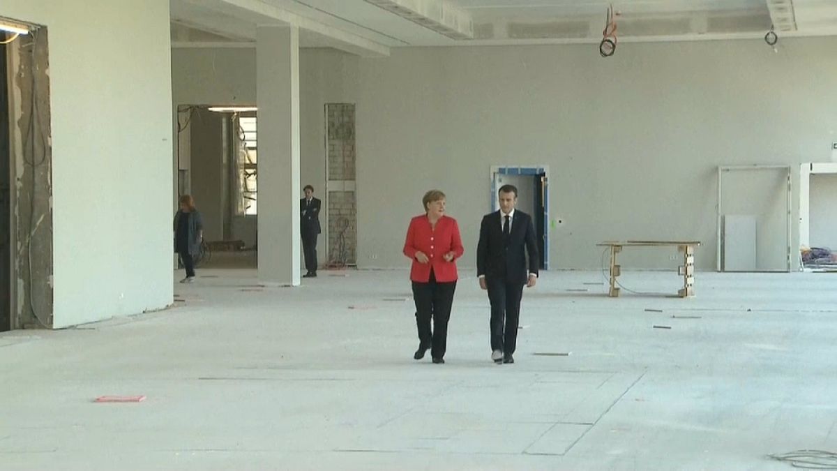 Berlin'de Merkel-Macron zirvesi