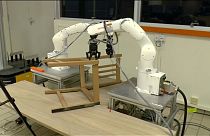La sfida dei mobili Ikea montati da robot