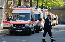 A Charité kórház betegeit mentőkkel evakuálták