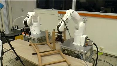 Útmutatóból szerel Ikea-bútort egy szingapúri robot
