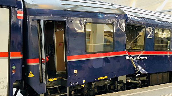 Al menos 54 heridos leves en un accidente de tren en austria Al menos 54 heridos leves en un accidente de tren en austria