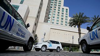 ماشین‌های سازمان ملل متحد در انتظار مجوز برای ورود به شهرک دوما