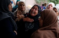 Родственники погибшего 24-летнего палестинца на похоронах