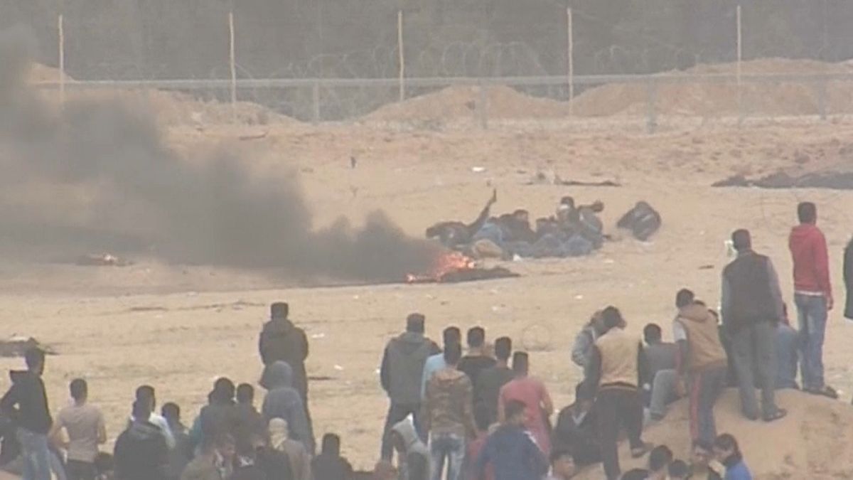 Two Palestinians killed in clashes on Gaza border 