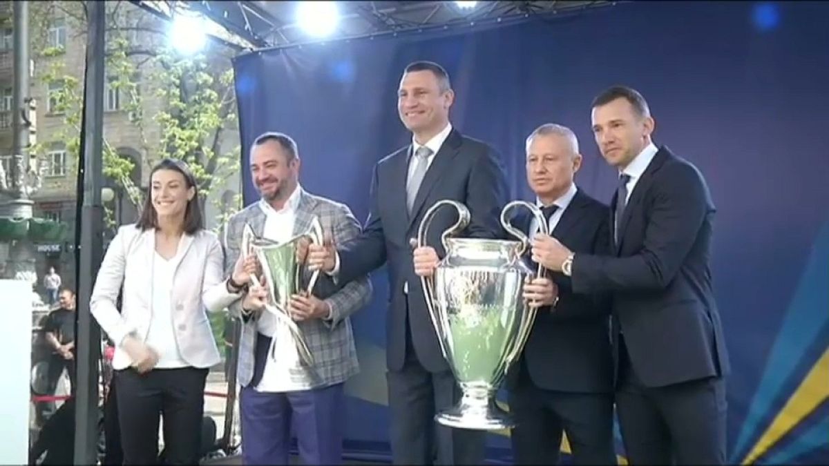 وصول كأس نهائي دوري الأبطال الأوروبية إلى العاصمة الأوكرانية