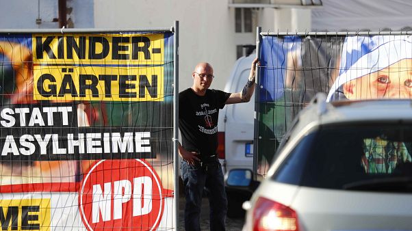 Germania: i neonazi festeggiano Hitler Germania: i neonazi festeggiano Hitler