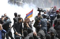 Armenian police disperse protesters against PM Serzh Sarksyan, 22/4/18