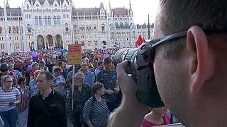 Migliaia contro Orbán e la mancanza di libertà di stampa