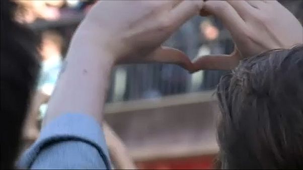 Utcai bulival emlékeztek Avicii-re Utcai bulival emlékeztek Avicii-re