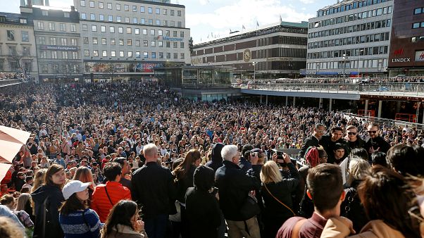 Avicii'nin anısına dans ettiler Avicii'nin anısına dans ettiler