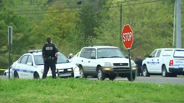 Nackter Angreifer erschießt 4 Menschen in Tennessee Nackter Angreifer erschießt 4 Menschen in Tennessee