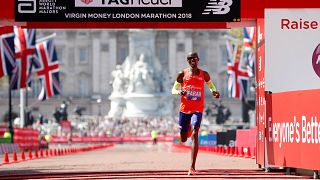 Londra Maratonu'nda Mo Farah İngiliz rekorunu kırdı