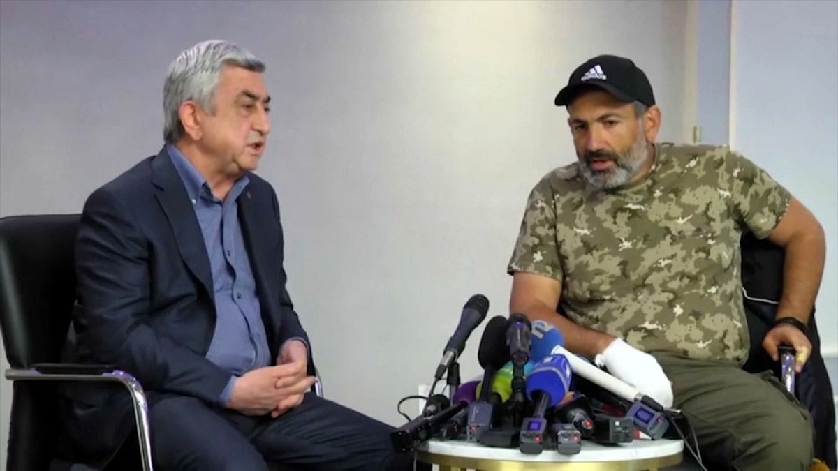 Líder da oposição arménia preso por contestar PM