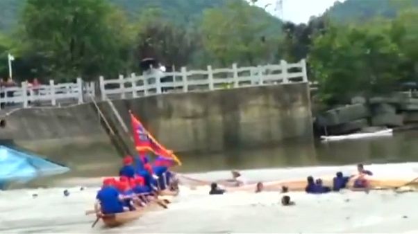 Tragedia al naufragar dos 'barcos dragón' al sur de China Tragedia al naufragar dos 'barcos dragón' al sur de China