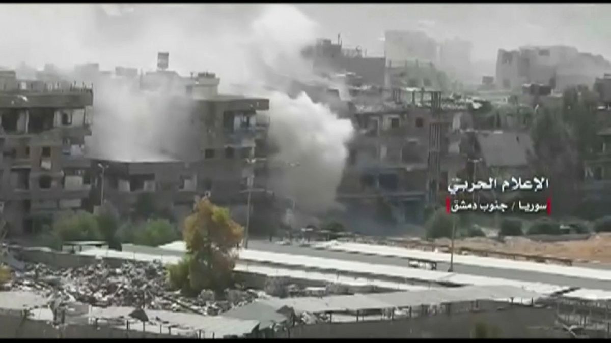 Siria, nuovi raid a sud di Damasco, situazione disperata a Yarmouk