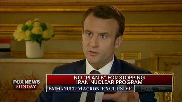 Fransa Cumhurbaşkanı Macron Fox haber kanalında özel mülakat verirken Fransa Cumhurbaşkanı Macron Fox haber kanalında özel mülakat verirken