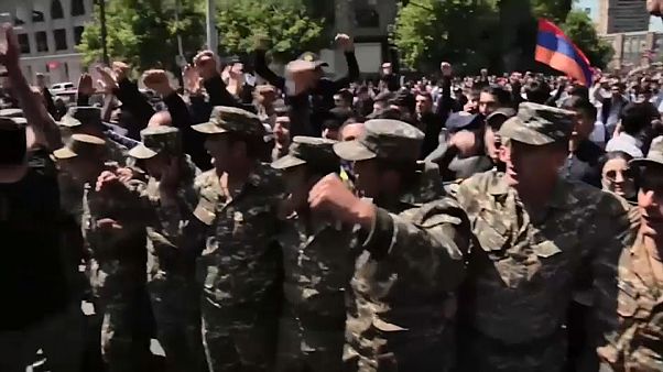 رئيس وزراء أرمينيا يعلن أنه سيستقيل بعد تصاعد الاحتجاجات ضده رئيس وزراء أرمينيا يعلن أنه سيستقيل بعد تصاعد الاحتجاجات ضده