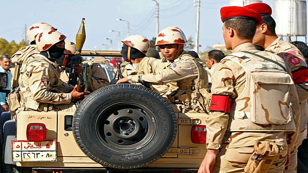 مئات الآلاف في سيناء يعانون من نقص إمدادات الغذاء والدواء بسبب معارك الجيش ضد داعش مئات الآلاف في سيناء يعانون من نقص إمدادات الغذاء والدواء بسبب معارك الجيش ضد داعش