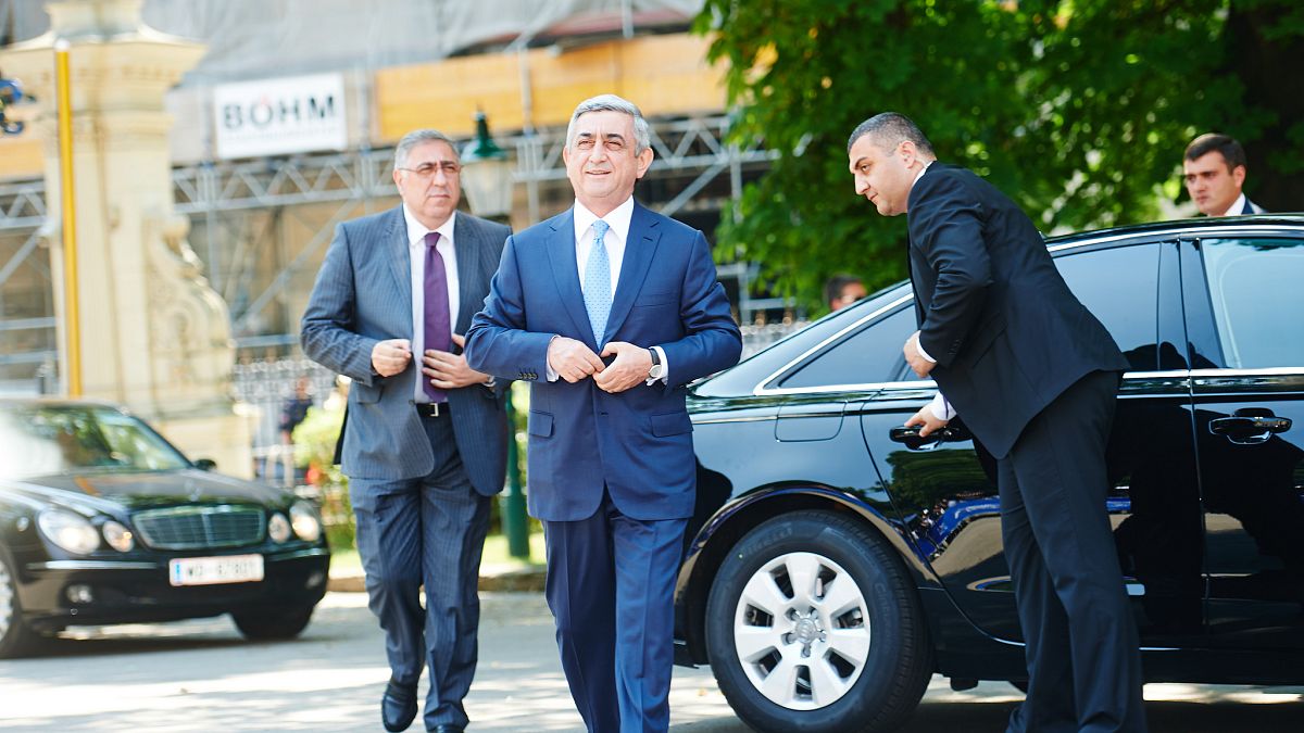 Ermenistan Başbakanı Serj Sarkisyan görevinden istifa etti