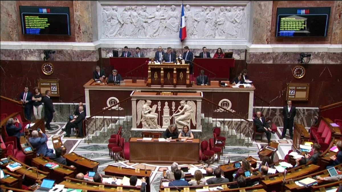 Francia, sì dell'Assemblea nazionale: cosa prevede il disegno di legge su asilo e immigrazione 