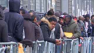 Parlamento francês aprova polémico projeto de lei sobre asilo e imigração