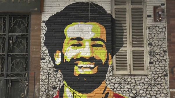شاهد: المصريون يحتفلون بفوز محمد صلاح بطريقتهم الخاصة شاهد: المصريون يحتفلون بفوز محمد صلاح بطريقتهم الخاصة