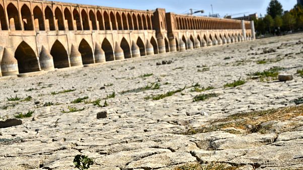 وضعیت قرمز کمآبی در اصفهان، شیراز و مشهد وضعیت قرمز کمآبی در اصفهان، شیراز و مشهد