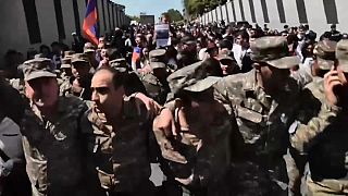 Armenia, perché la folla sta festeggiando le dimissioni del premier Sargsyan