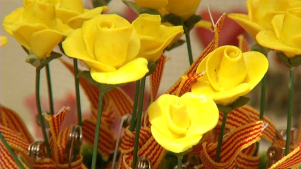 Barcelona vive su Sant Jordi más politizado Barcelona vive su Sant Jordi más politizado
