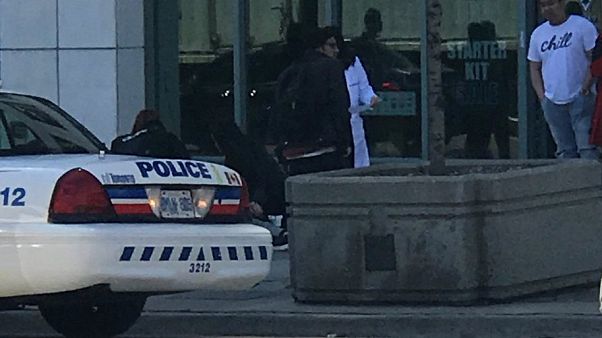 9 Tote, 16 Verletzte in Toronto: Lieferwagen war in Menschenmenge gerast 9 Tote, 16 Verletzte in Toronto: Lieferwagen war in Menschenmenge gerast