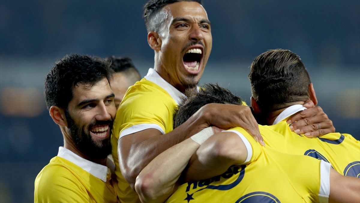 Fenerbahçe şampiyonluk ipini bırakmadı: 4-1