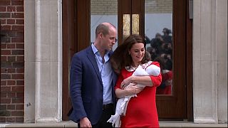 العائلة الملكية تكشف عن الصور الأولى للمولود الجديد