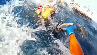 Migranti: salvataggio in alto mare