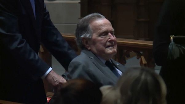 Bush sigue hospitalizado Bush sigue hospitalizado