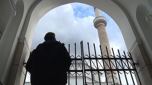 A influência da Turquia e dos Estados Árabes na Bósnia A influência da Turquia e dos Estados Árabes na Bósnia