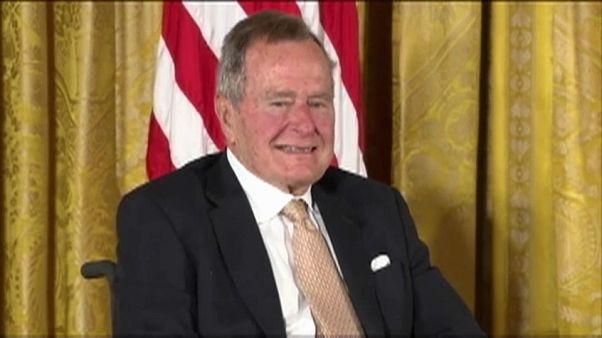George Bush Senior ricoverato in condizioni critiche dopo i funerali della moglie George Bush Senior ricoverato in condizioni critiche dopo i funerali della moglie
