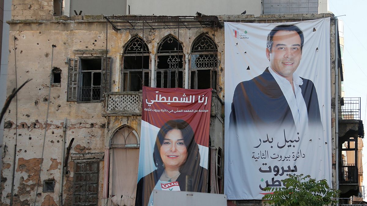 لافتتان انتخابيتان في بيروت يوم 23 ابريل نيسان 2018