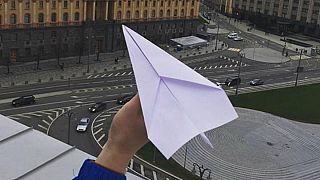 Sanfter Protest: Papierflieger gegen Telegram-Sperre