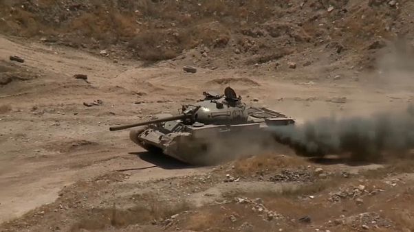 Siria: il regime bombarda il campo di Yarmuk Siria: il regime bombarda il campo di Yarmuk
