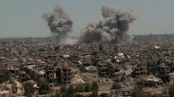 Syrian pro-government forces 'strike IS positions' in Damascus Syrian pro-government forces 'strike IS positions' in Damascus