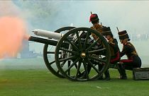 Campanadas y salvas para celebrar la llegada del nuevo miembro de la realeza británica